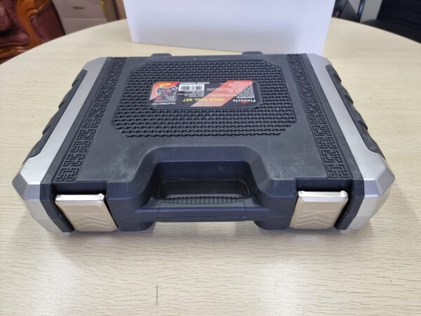 75 PIECE TOOLKIT WITH PLASTIC CARRY CASE
